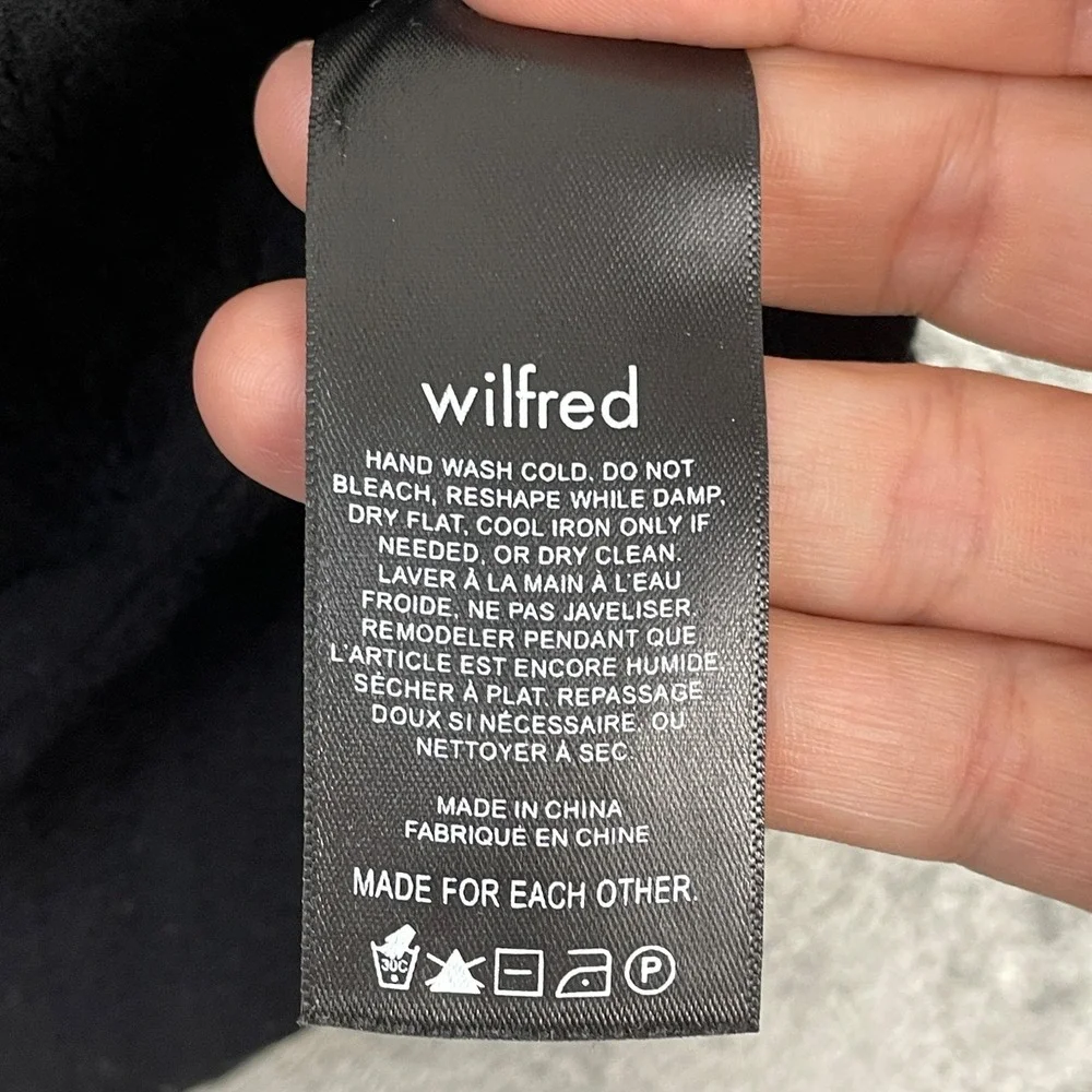 Aritzia Wilfred Parcel Sweater Small Black Coquette Scalloped Hem Dark‎ Romantic